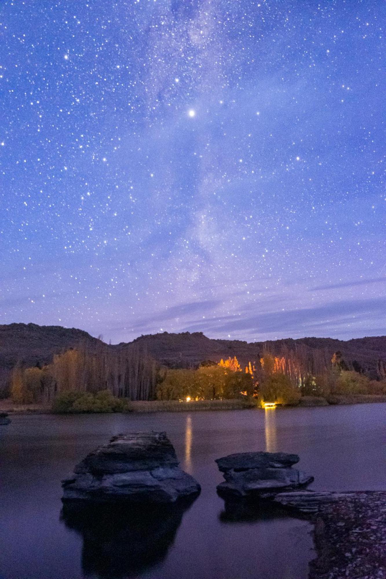 Lye Bow Lake Suite Alexandra Luaran gambar